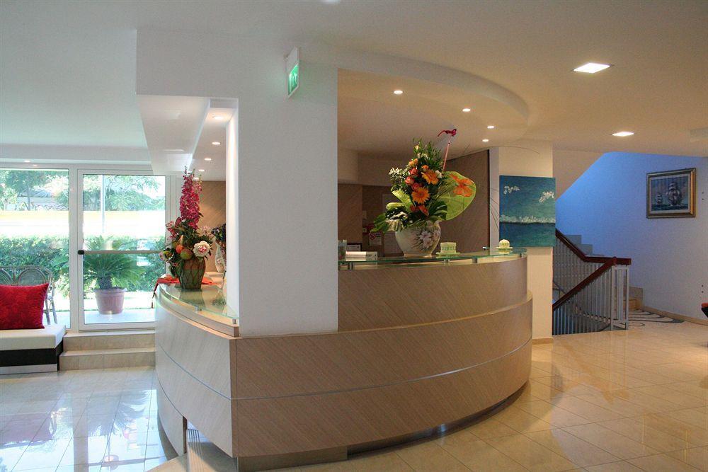 Hotel Ghirlandina Римини Экстерьер фото