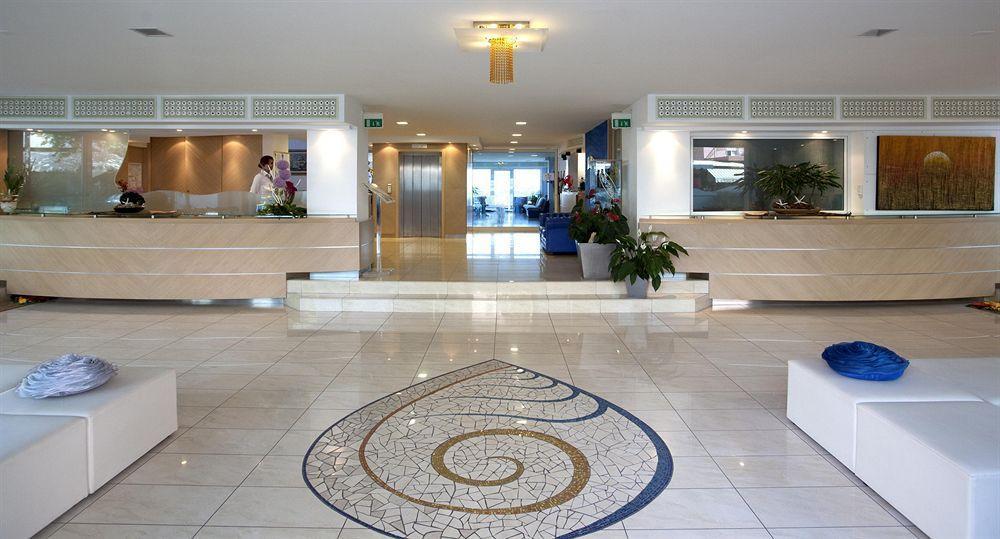 Hotel Ghirlandina Римини Экстерьер фото