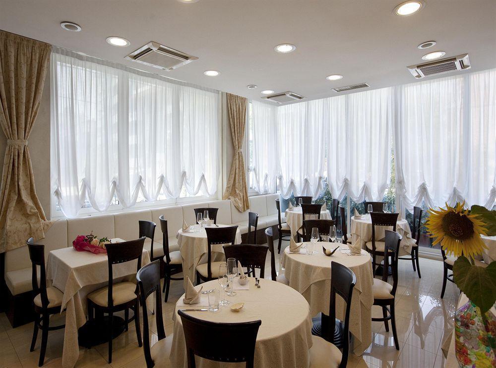 Hotel Ghirlandina Римини Экстерьер фото