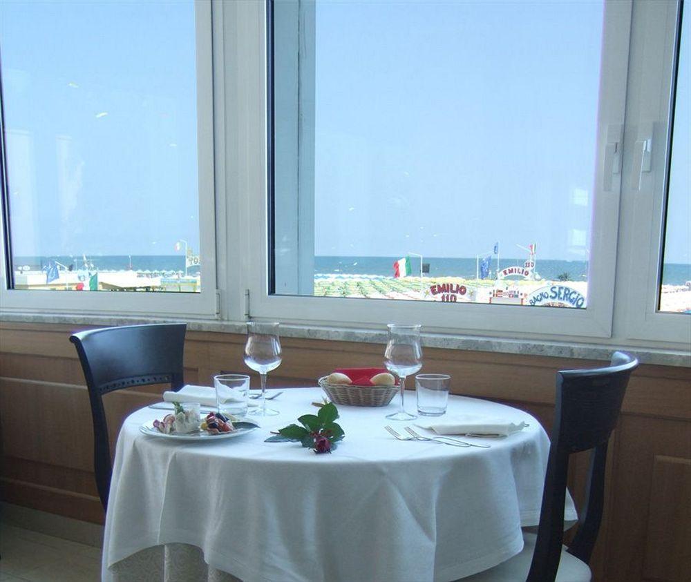 Hotel Ghirlandina Римини Экстерьер фото