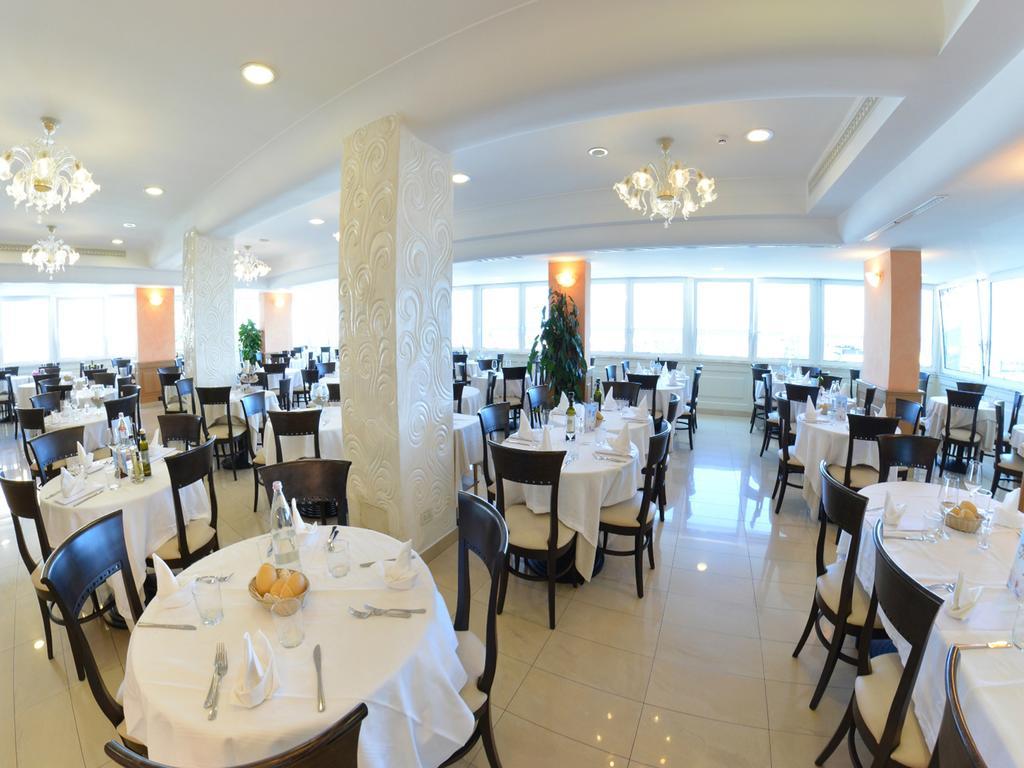Hotel Ghirlandina Римини Экстерьер фото