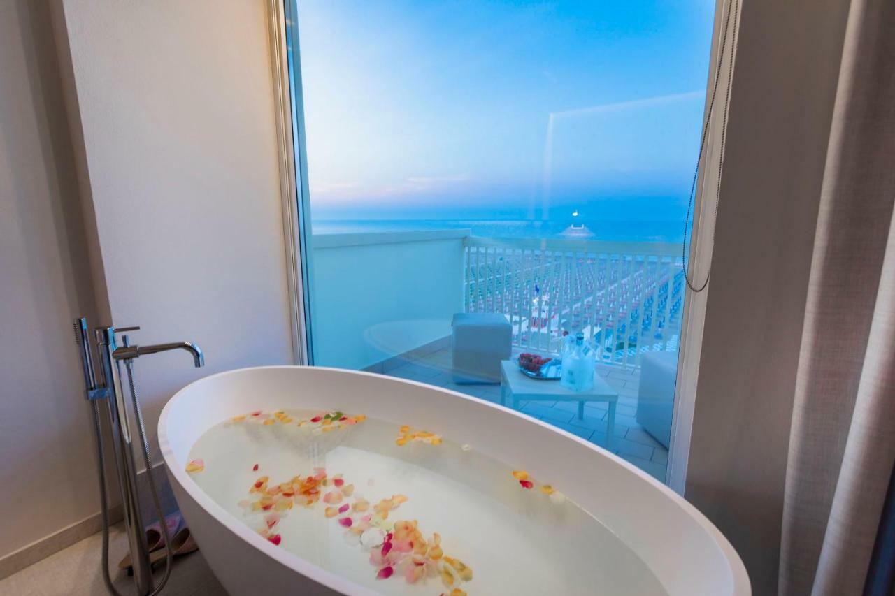 Hotel Ghirlandina Римини Экстерьер фото