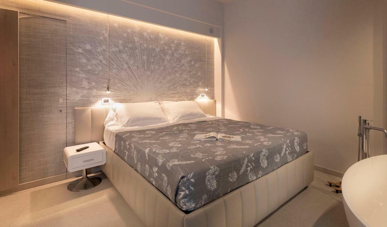 Hotel Ghirlandina Римини Экстерьер фото
