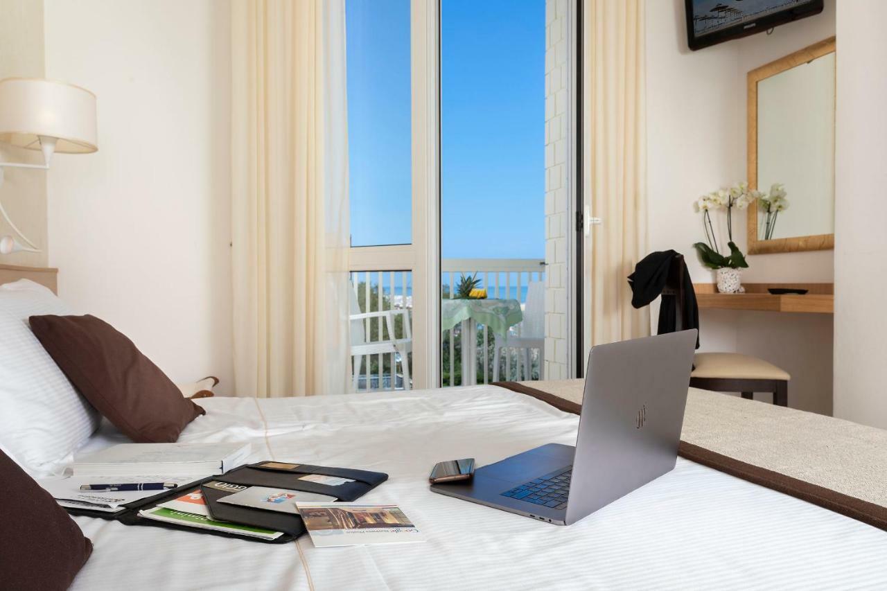 Hotel Ghirlandina Римини Экстерьер фото